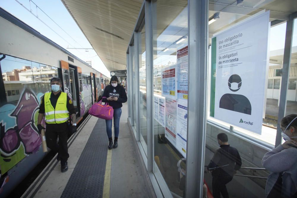 Primer dia d''ús de mascaretes obligatòries al transport públic a la ciutat de Girona