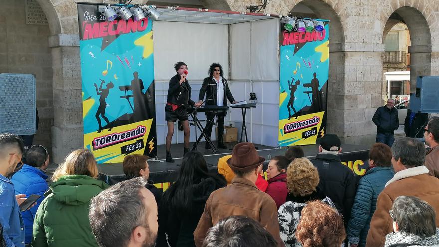 Toro derrocha talento y humor en el concurso de parodias de Carnaval