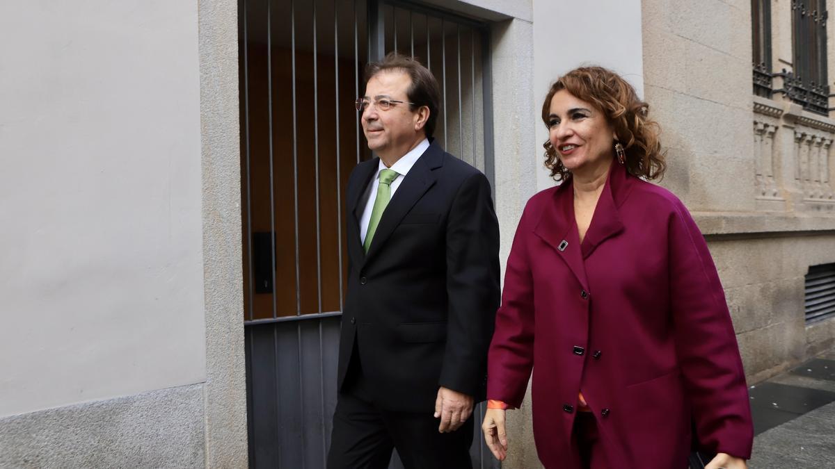 Guillermo Fernández Vara y María Jesús Montero, hoy viernes, en Cáceres.