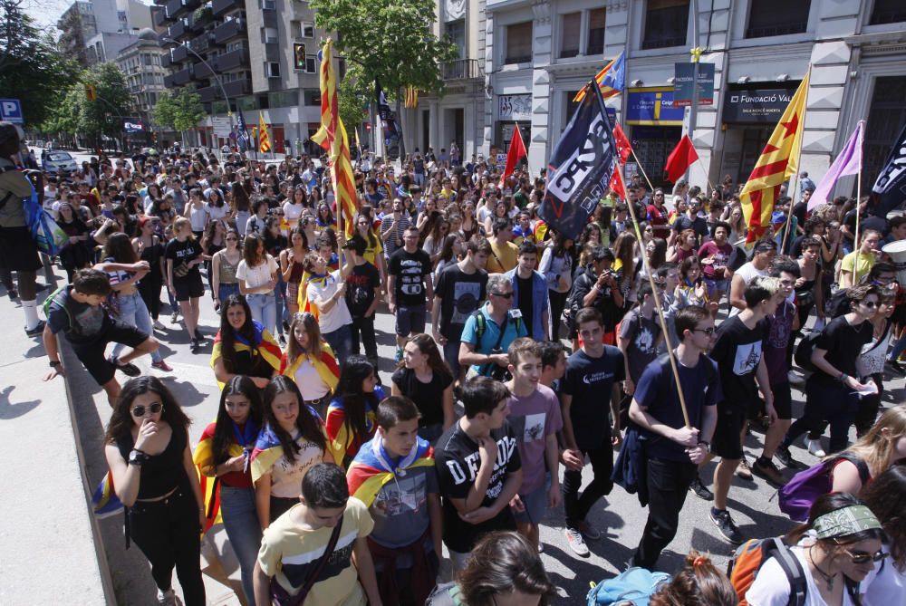 Manifestació d''estudiants universitaris a Girona