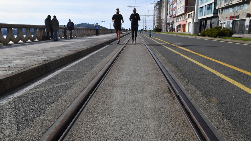 Un nuevo tranvía pensado «para ir a trabajar, no para el turismo» en A Coruña