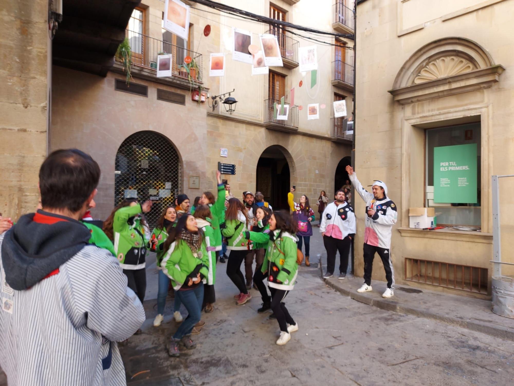 Solsona penja les enramades i ja respira carnaval