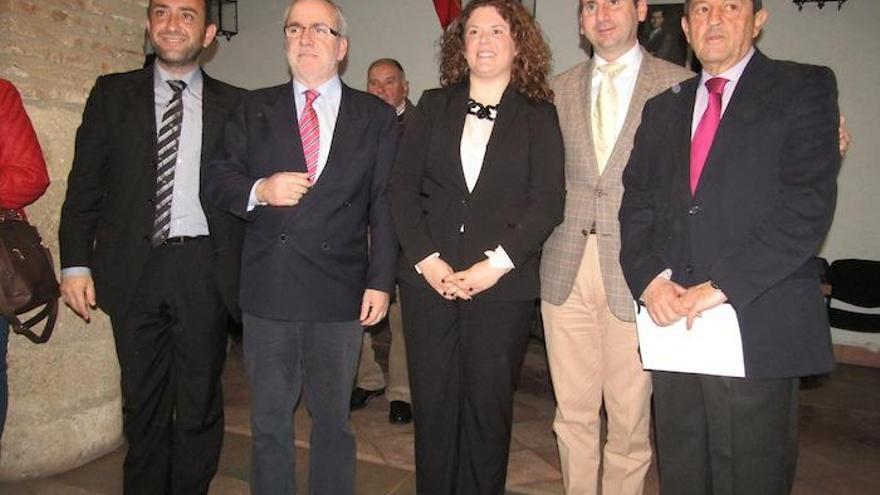 Teresa Valdenebro estuvo arropada por socialistas como Francisco Conejo y Juan Fraile.