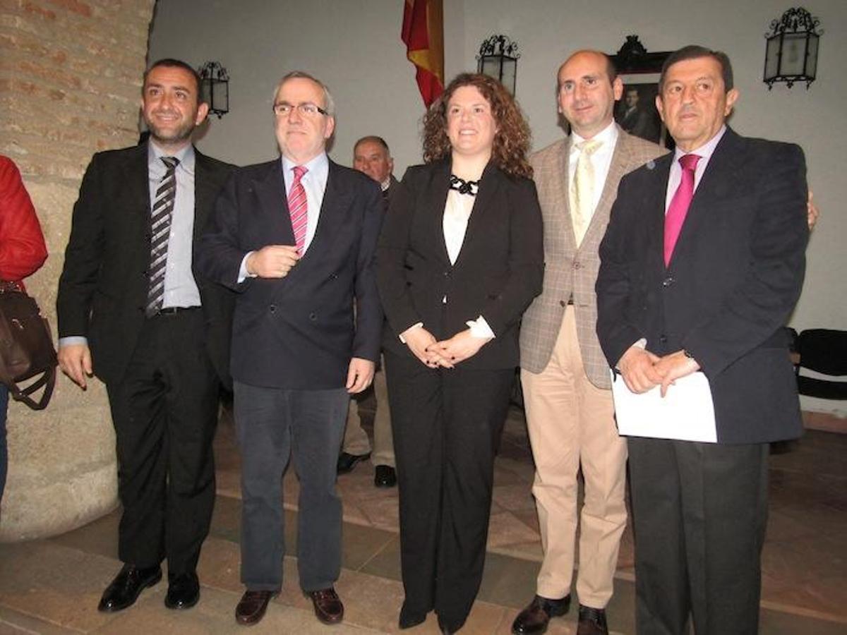 Teresa Valdenebro estuvo arropada por socialistas como Francisco Conejo y Juan Fraile.