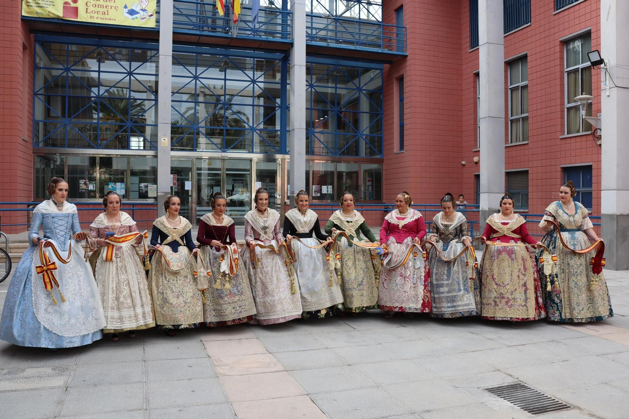 María Estela, la corte, Quart y Xirivella honran a la senyera más viajera de las Fallas