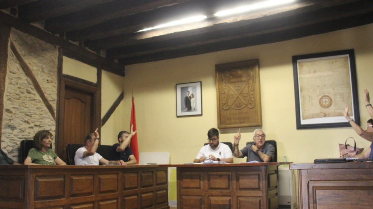 Corporación municipal de Puebla, en un pleno anterior sobre la adjudicación del camping.