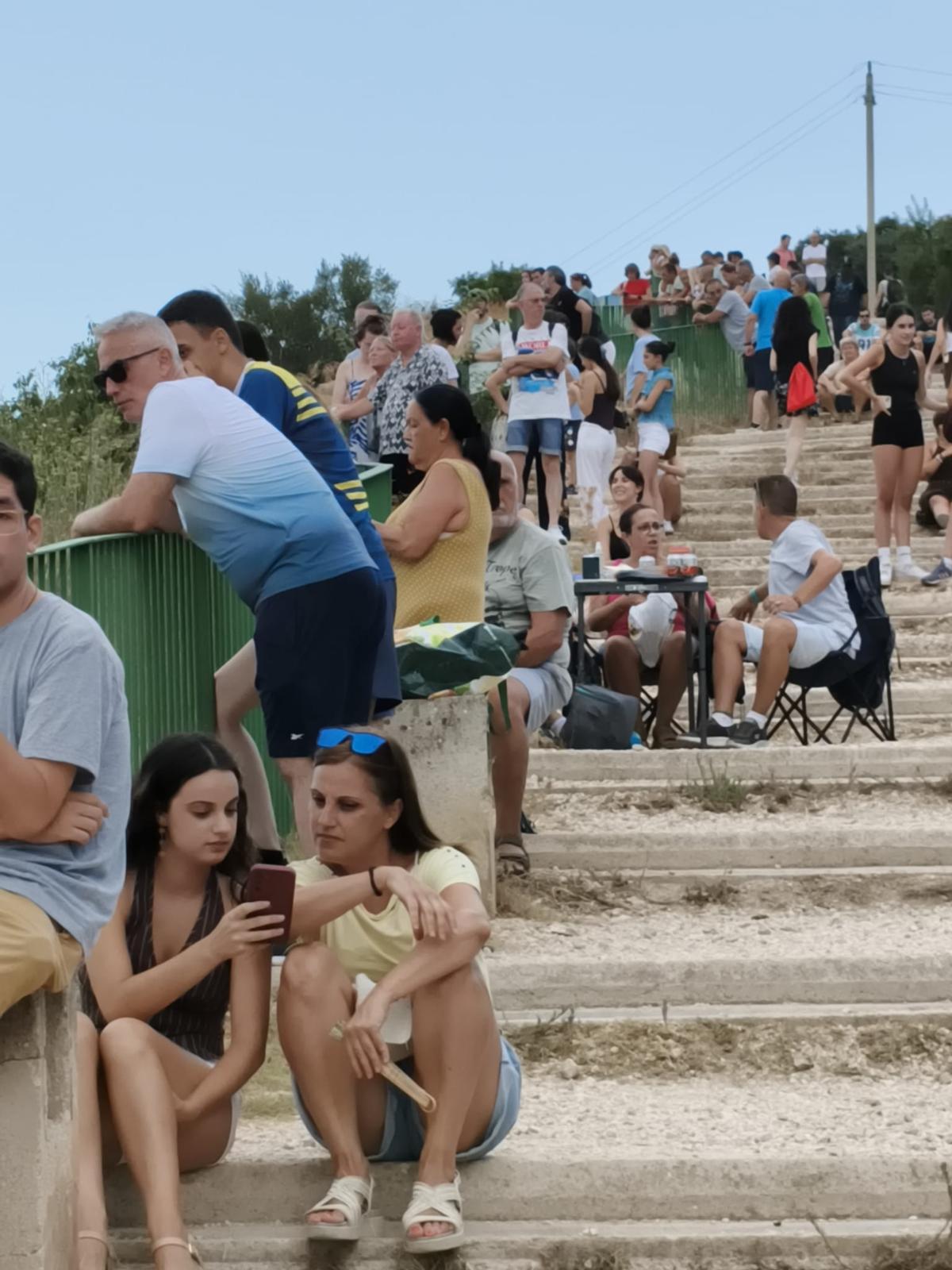 Curiosos en el mirador del Bellveret.