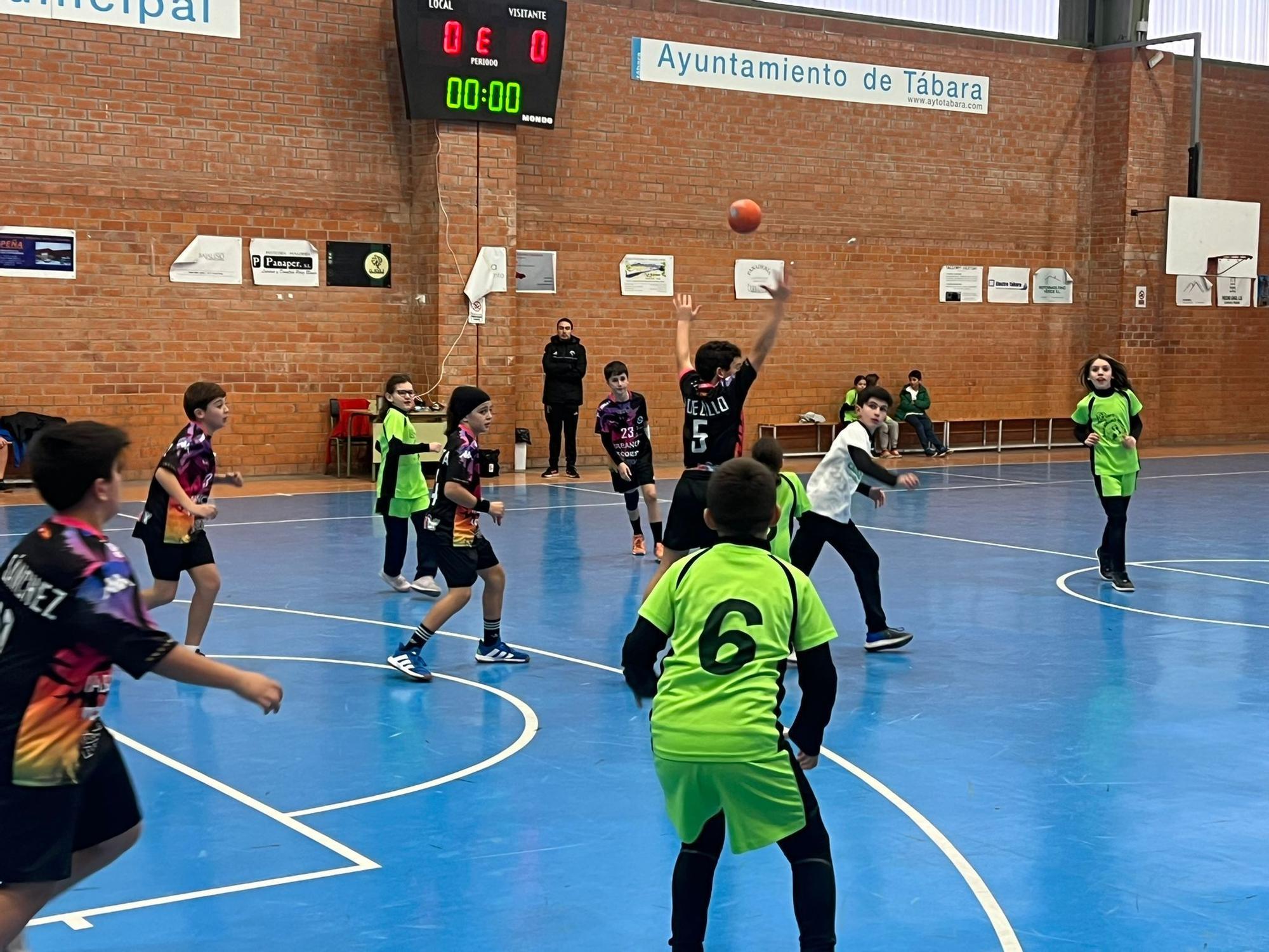 GALERÍA | Tábara disfruta de la cantera del balonmano provincial de Zamora