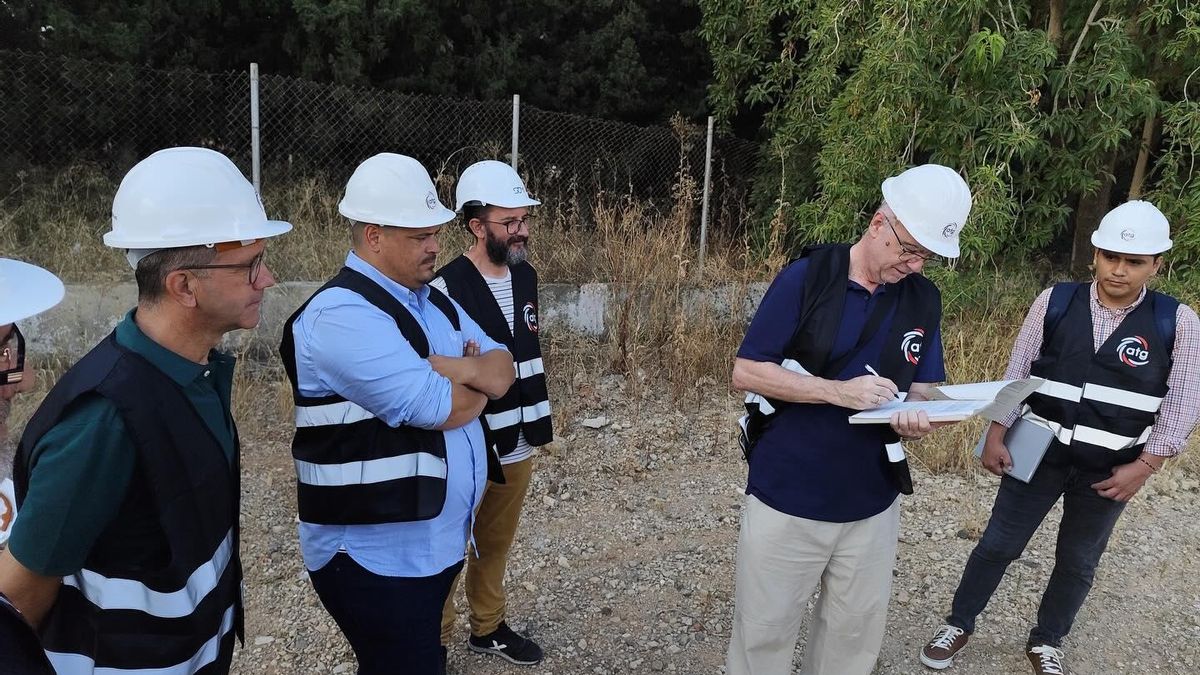 Firma del inicio de las obras.