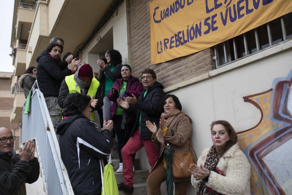 Las mejores imágenes de la paralización del desahucio de una familia zamorana