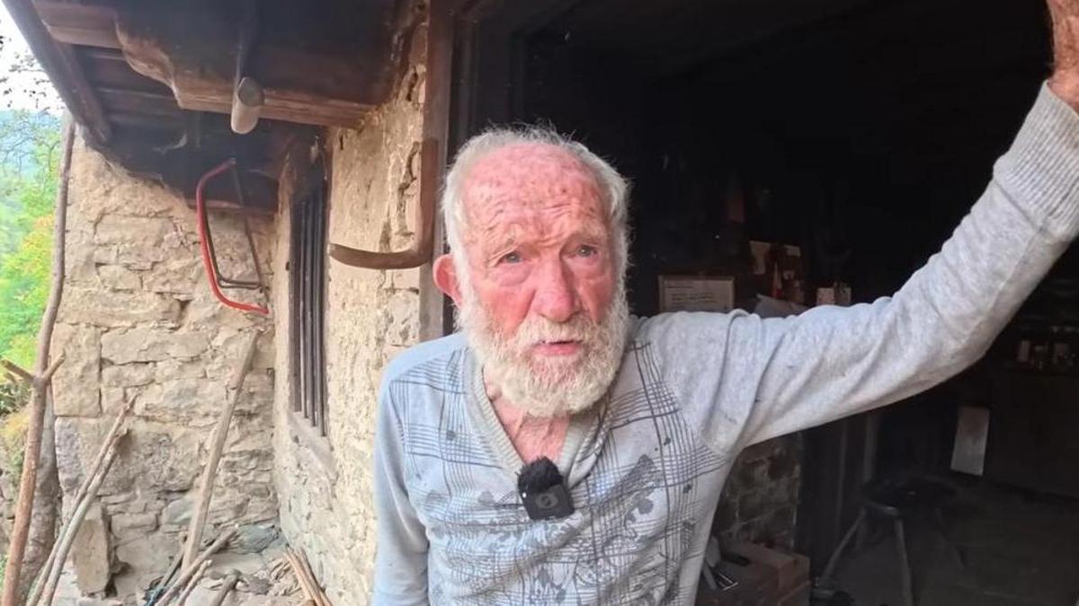 Federico, aislado en un bosque a sus 93 años