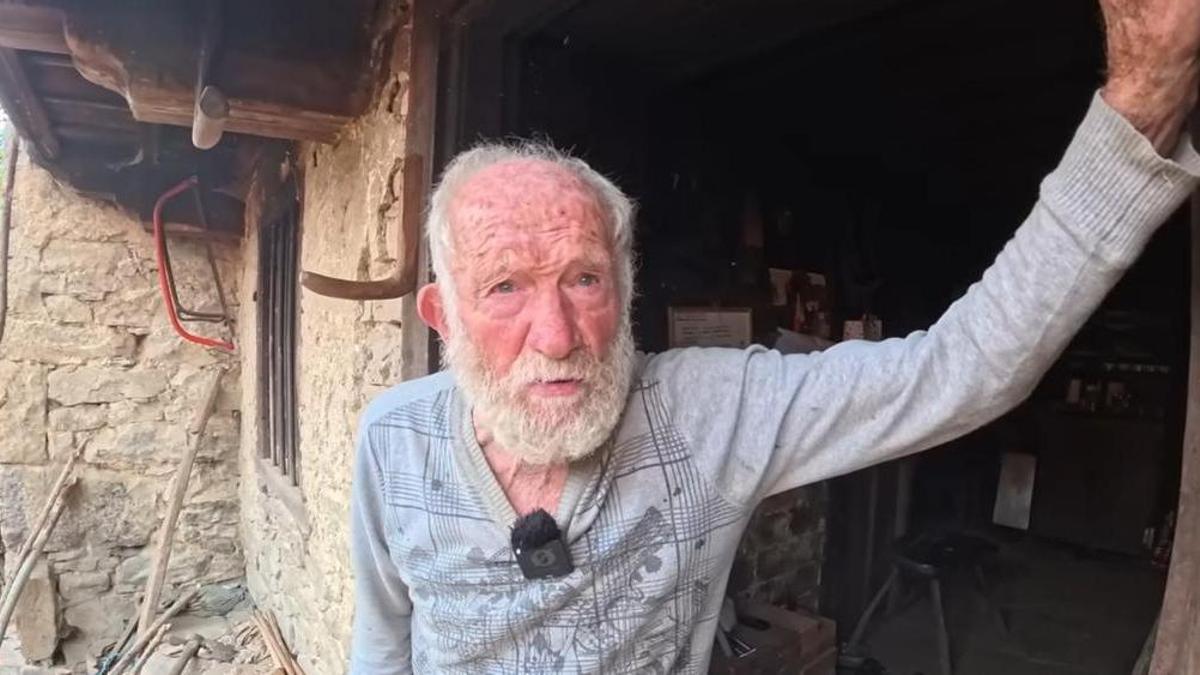 Federico (93 años) vive oculto y sin luz en el bosque desde hace casi un siglo: La vida es muy corta, estamos aquí cuatro días, hay que portarse bien y lo que venga