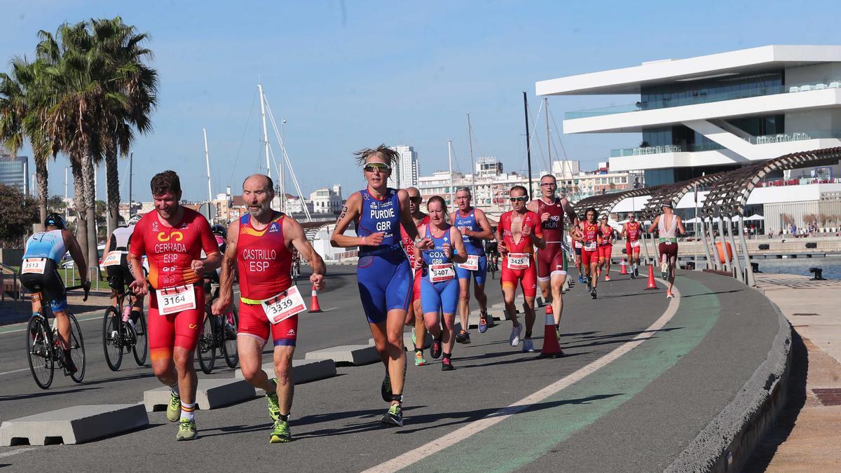 Búscate en las imágenes del Triatlón Olímpico del campeonato de Europa