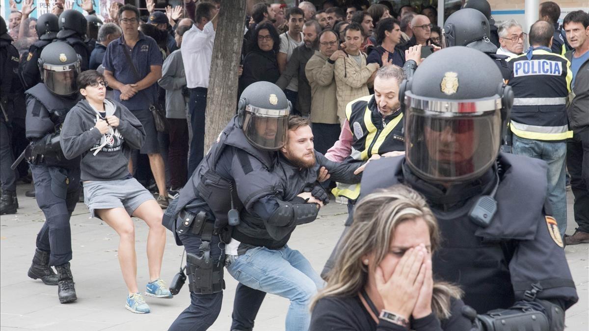 zentauroepp40367049 01 10 2017 lleida disturbios en el barrio de cappont de llei171001123818