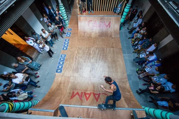 Inauguración de la exposiciones de Shaun Gladwell en Los Balcones 9 y 'Anatomía de lo leve' en San Antonio Abad, con performance de Esther Aldaz. CAAM, Centro Atlántico de Arte Moderno.  7 de julio de 2017