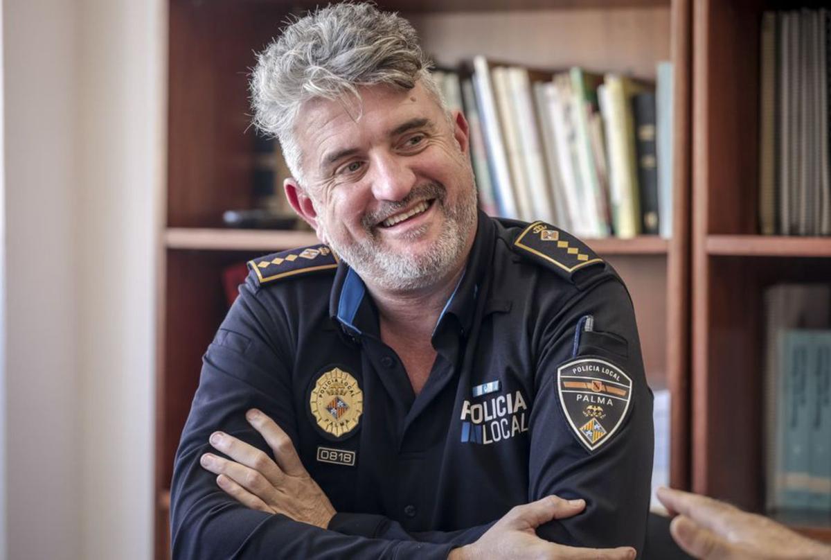 «Necesitamos esos trescientos policías más que ha prometido nuestro alcalde»