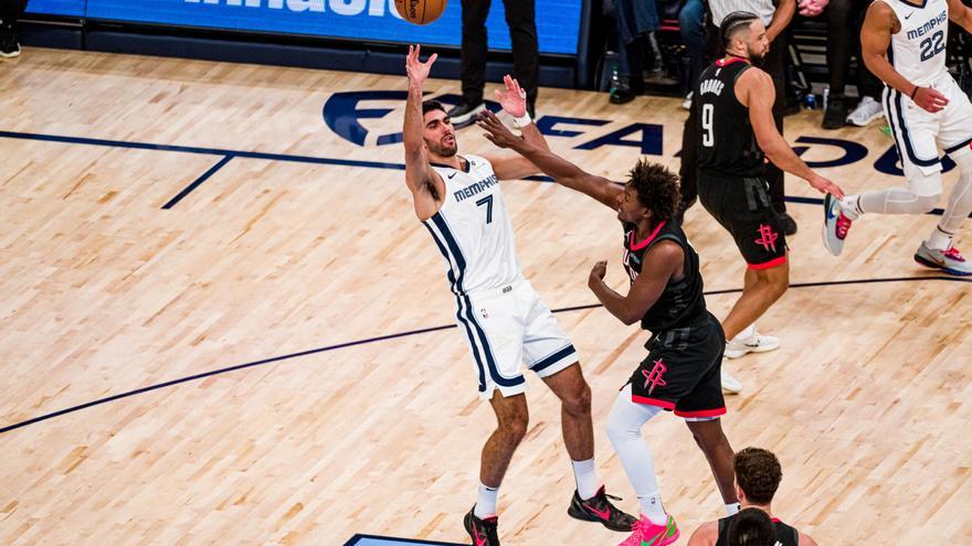 Santi Aldama roza el &#039;doble-doble&#039; en su regreso con los Grizzlies