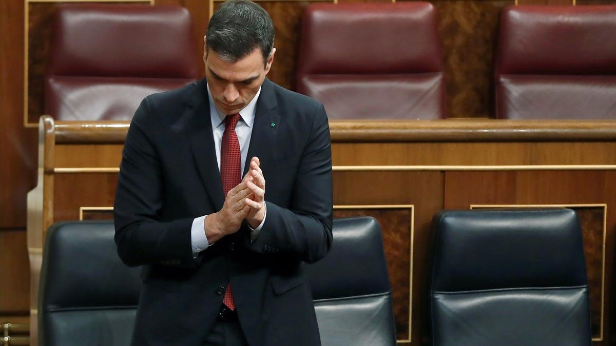 Los aplausos de las ocho de la tarde llegan al Congreso de los Diputados. En la foto, Pedro Sánchez.