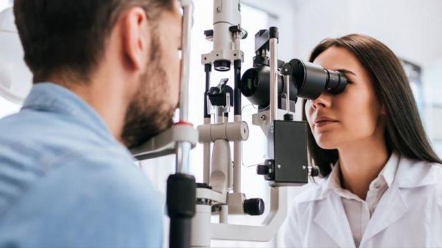 Experts alerten del creixent augment de la miopia entre la població.