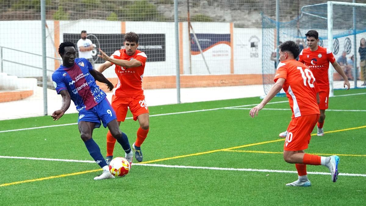 El delantero nigeriano Adi ha causado baja en el Alzira.
