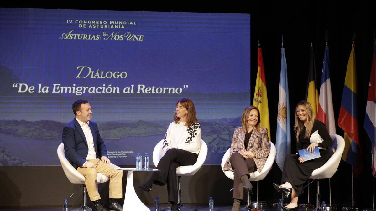 Segunda jornada del Congreso Mundial de Asturianía que se celebra en Villaviciosa. 