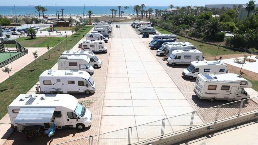 Ya funciona a pleno rendimiento el párking de autocaravanas del Grao