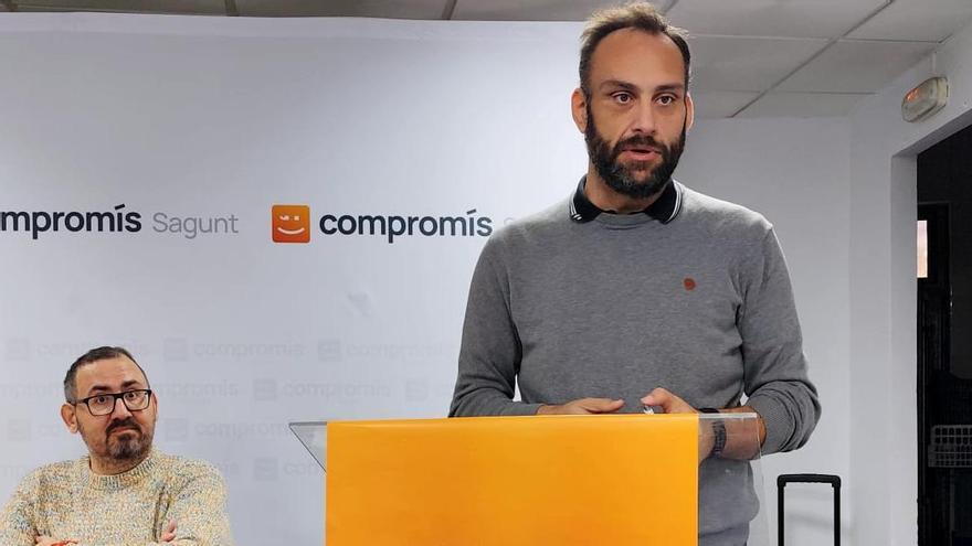 Llueca explicando el propdecimiento en la sede.