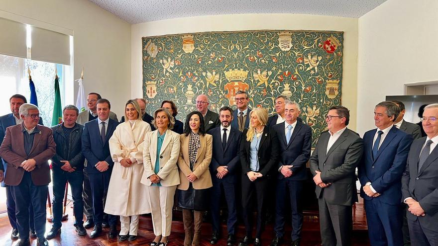 Galería | Así fue la reunión de la vicepresidenta de la Diputación de Cáceres en Portugal