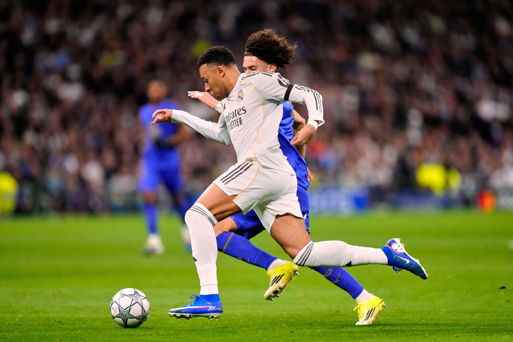 Real Madrid's Kylian Mbappe fights for the ball against Monaco's Maghnes Akliouche during the Champions League opening phase soccer match between Real Madrid and Monaco in Madrid on Tuesday, Jan. 20, 2026. (AP Photo/Jose Breton). EDITORIAL USE ONLY / ONLY ITALY AND SPAIN
