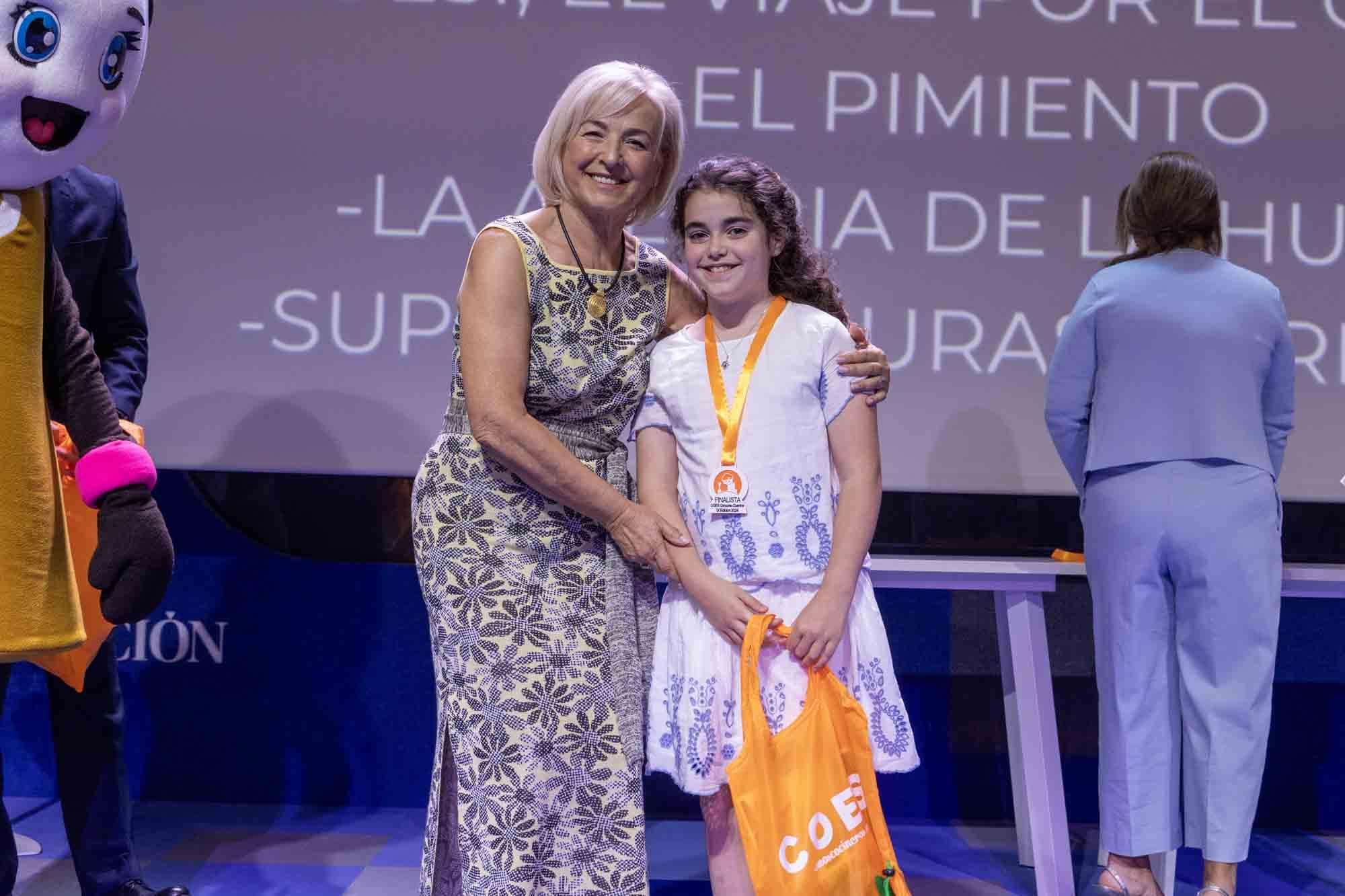 Entrega de premios del concurso infantil de relatos cortos "Cuéntame un cuento para comer" en el Club INFORMACIÓN organizado por COES