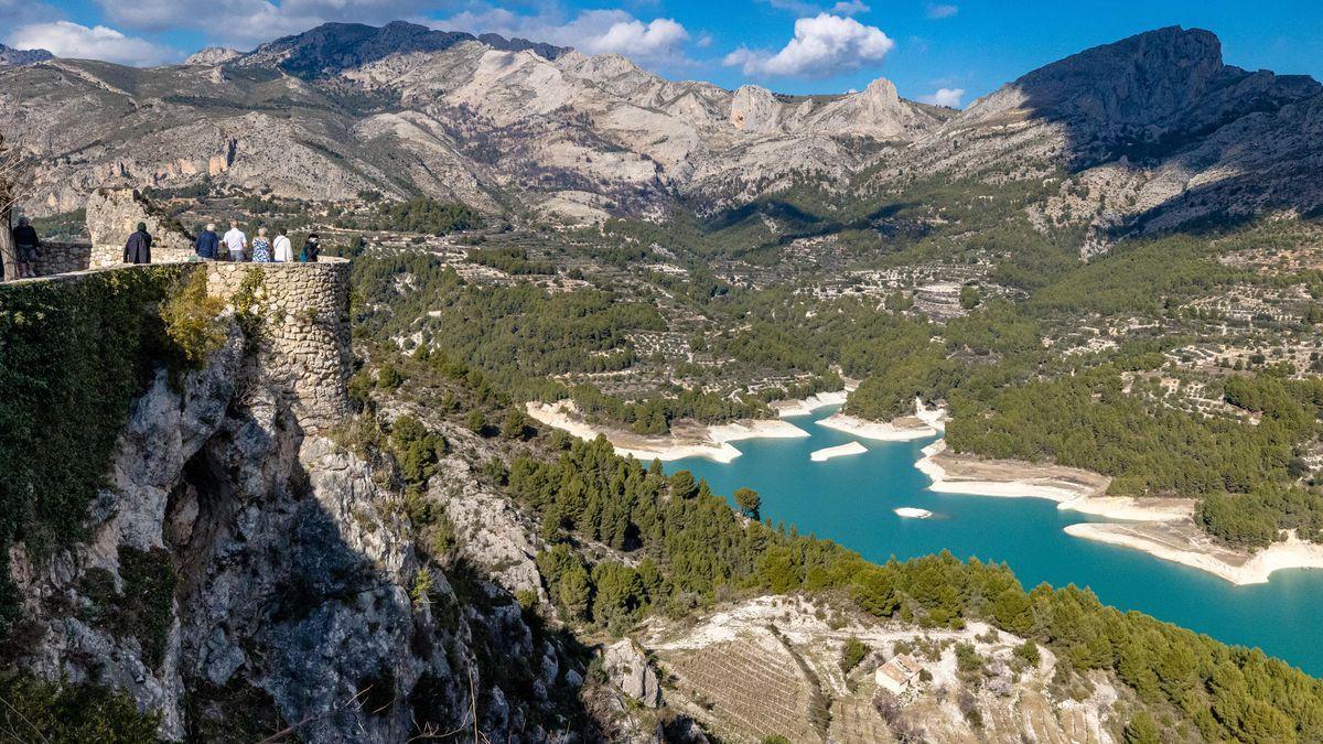 El Consorcio de Aguas de la Marina Baixa ha pedido permiso ya al Ministerio para la Transición Ecológica para instalar placas fotovoltaicas.