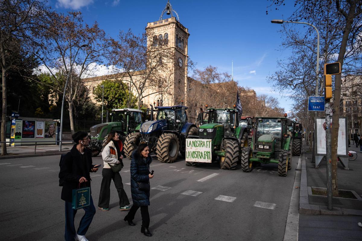 Tractorada en el centro de Barcelona, este viernes.
