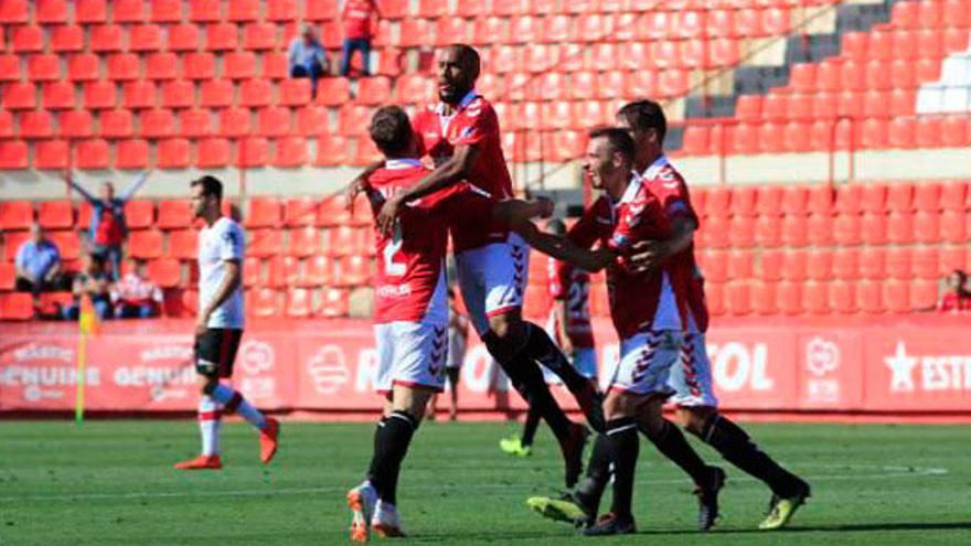 El Mallorca se pone a tiro tras perder en el campo del Nàstic