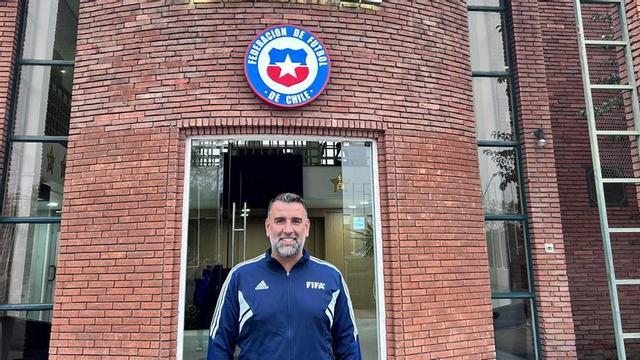 Miguel Alonso, a las puertas de la sede de la Federación de Fútbol de Chile.