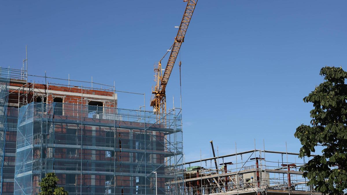 Obras de construcción de viviendas en Vigo.