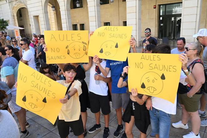 Continúan las protestas por el calor en las aulas de Alicante