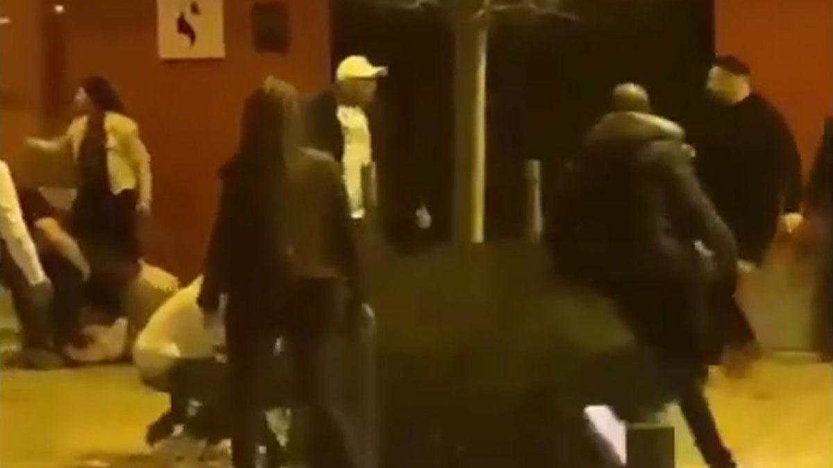 Pelea delante de un pub en Figueres