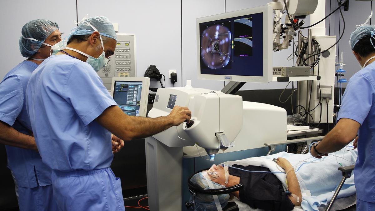 Intervención quirúrgica de catartas con tecnología laser.