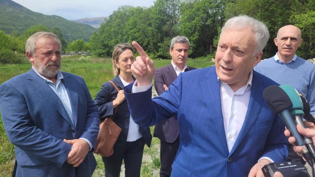 El consejero de Vivienda, Octavio López, anuncia casi 500 nuevas viviendas para municipios turísticos.