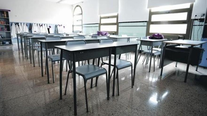 Tres institutos católicos concertados prefieren contratar hombres para dar clase