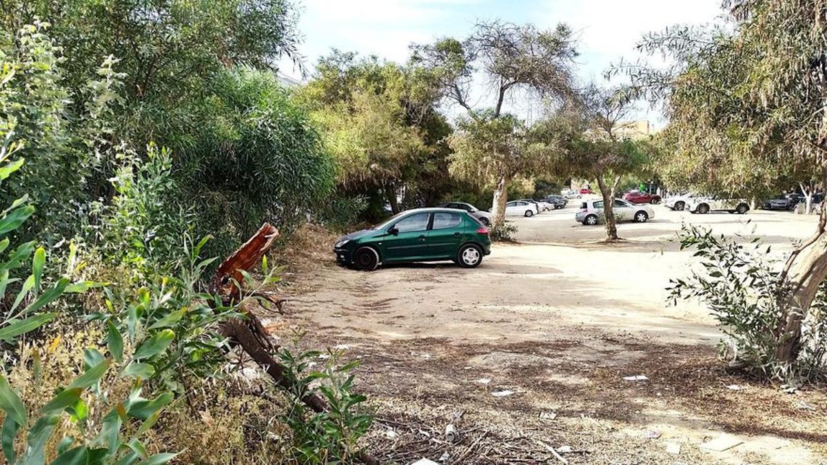 Una vista del aparcamiento entre el Clínico y la calle Jiménez Fraud