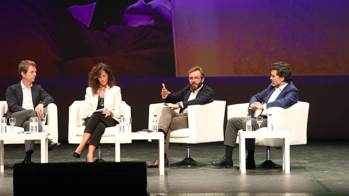 Un momento de la mesa de los delegados de Prensa Ibérica, Henneo y Godó