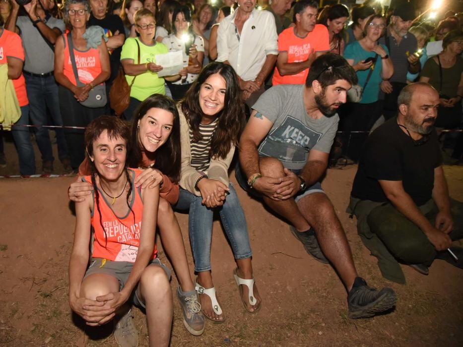 Una multitud omple Lledoners com mai en la vigília de 1-O