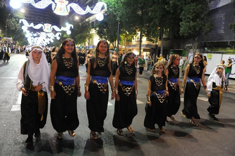 Desfile de Moros y Cristianos por las calles de Mu