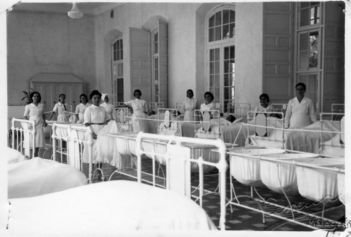 El actual edificio, inaugurado en 1892 fue edificado gracias a las donaciones de las familias Loring, Oyarzábal, Heredia y Larios. El actual edificio, inaugurado en 1892 fue edificado gracias a las donaciones de las familias Loring, Oyarzábal, Heredia y Larios.