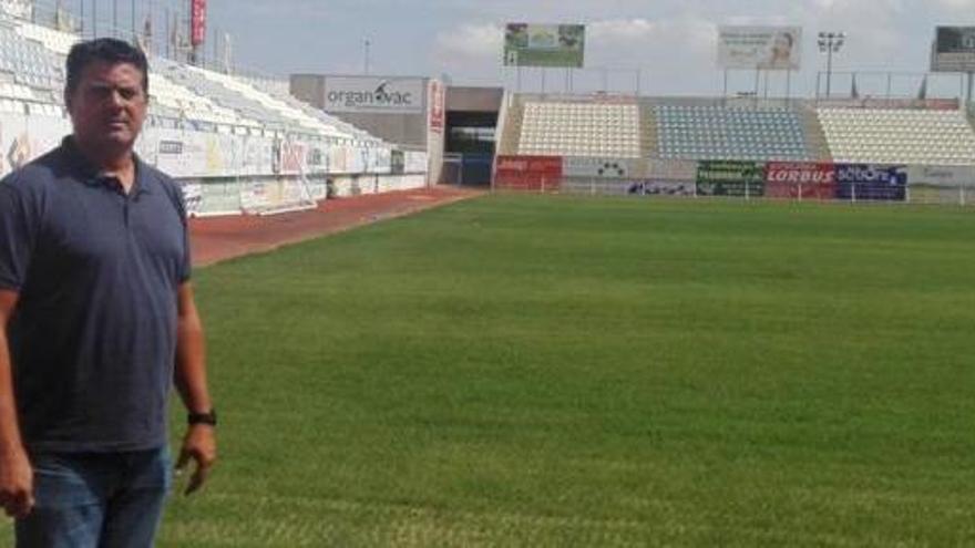 Julio Algar, técnico del Lorca, visitó ayer el Artés Carrasco.