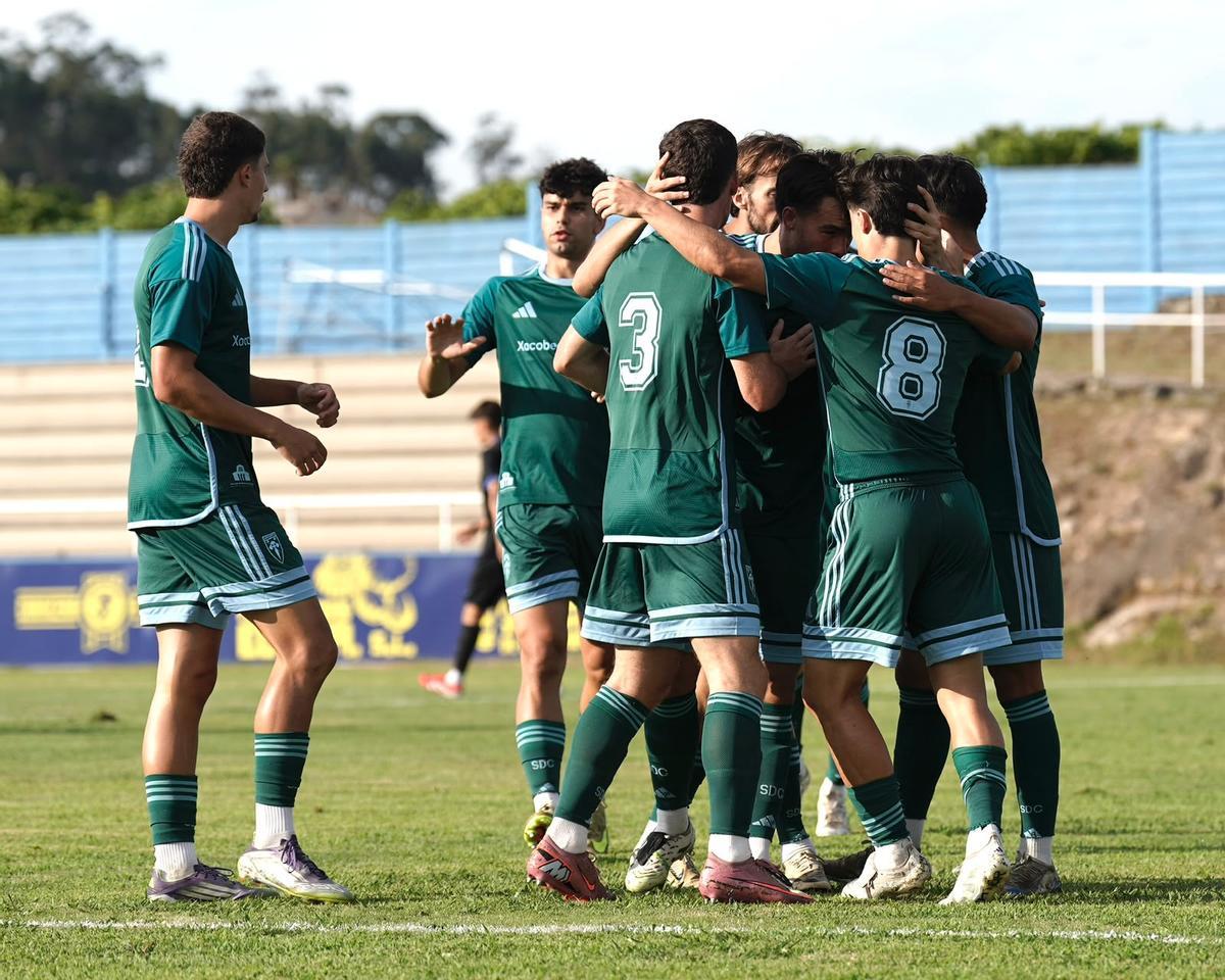 El Compos supera una nueva prueba de pretemporada: el Triangular Vila de Cambados, en imágenes