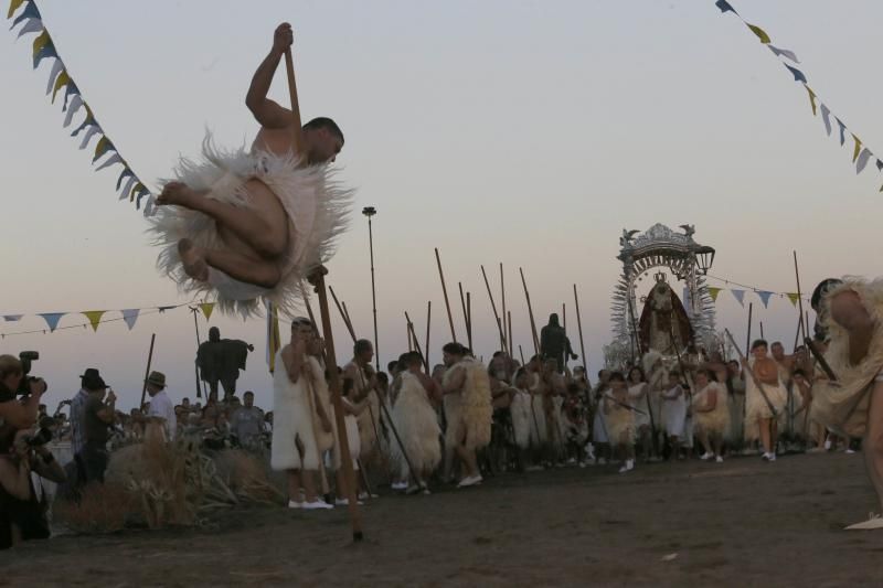 Representación del hallazgo de la Virgen de Candelaria por los guanches 2016