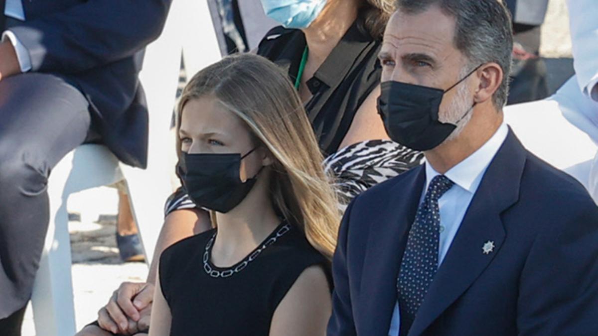 La princesa Leonor junto a su padre, el rey Felipe VI