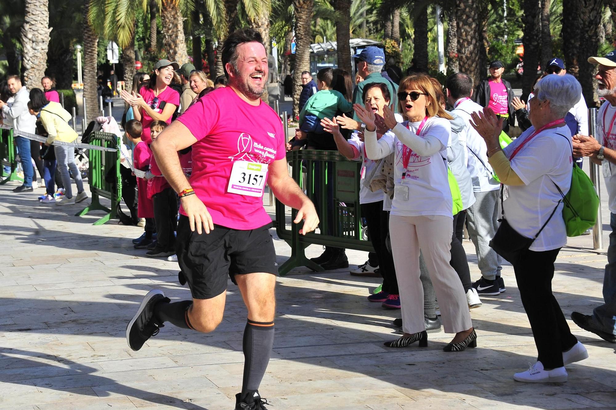 Una marea rosa imparable contra el cáncer de mama en Elche